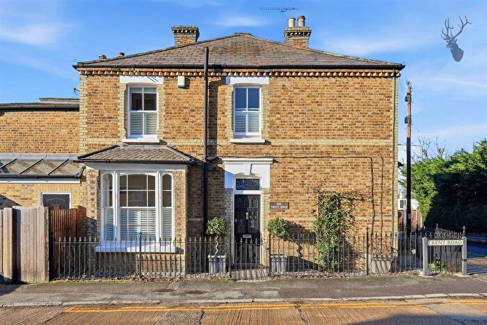 3 Bedroom End Terrace House For Sale In Trent Road, Buckhurst Hill, IG9