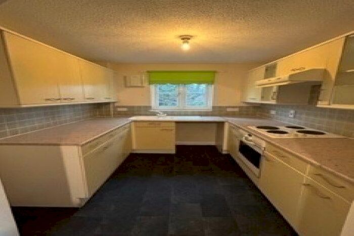 2 Bedroom Flat To Rent In Cotford St. Luke, Taunton, TA4