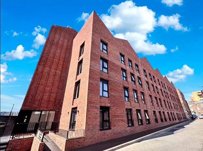 1 Bedroom Apartment To Rent In Roscoe Street, L1