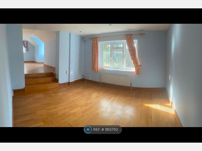 6 Bedroom Detached House To Rent In New Road, Welwyn, AL6