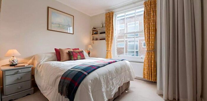 2 Bedroom Flat To Rent In St Olaf's Road, Fulham, London, SW6