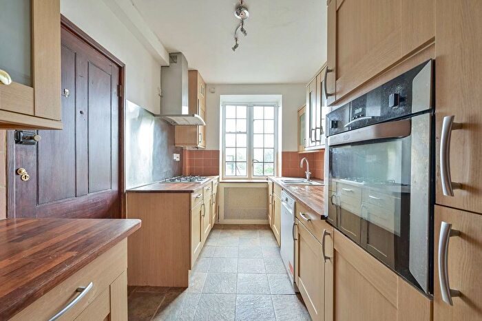 3 Bedroom Flat To Rent In Manor Fields, Putney, London, SW15
