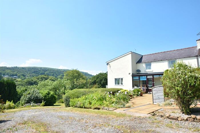 3 Bedroom Semi-Detached House For Sale In Middle Road, Coedpoeth, Wrexham, LL11