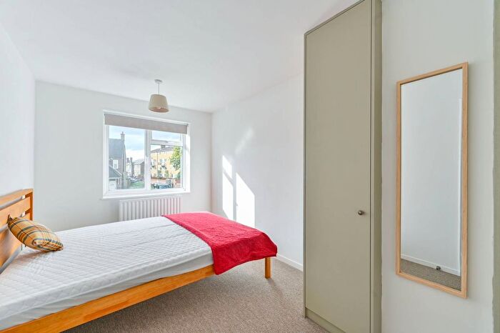3 Bedroom Flat To Rent In Heathfield Court, The Toastrack, London, SW18