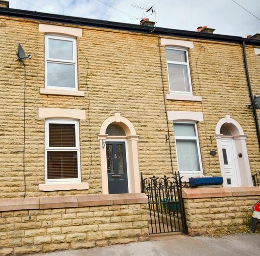 2 Bedroom Terraced House To Rent In Pikes Lane, Glossop, SK13