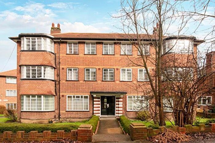 2 Bedroom Flat To Rent In Hanger Lane, Ealing, W5