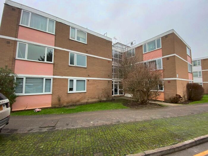 2 Bedroom Flat To Rent In Boreham Holt, Elstree, WD6