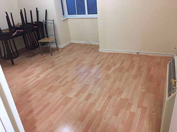 1 Bedroom Flat To Rent In Bluebell Way, Ilford, IG1