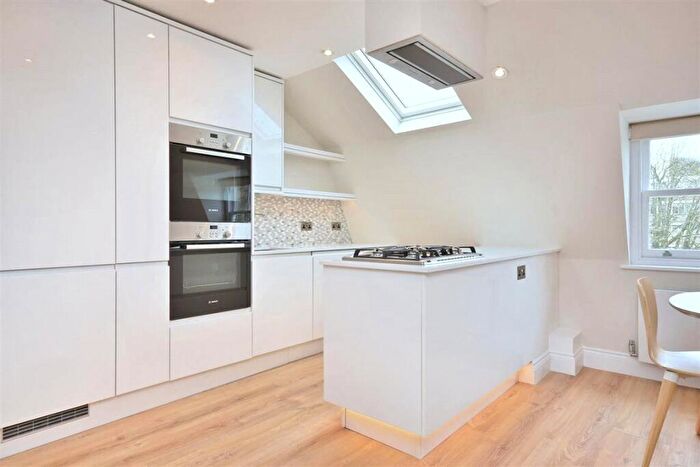 3 Bedroom Apartment To Rent In Clifton Hill, St Johns Wood, London, NW8