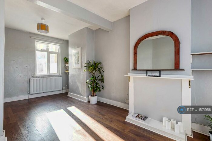 2 Bedroom Terraced House To Rent In Burnt Ash Lane, Bromley, BR1