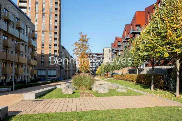 1 Bedroom Apartment To Rent In Whiting Way, Surrey Quays, SE16