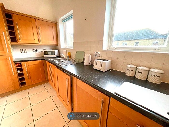 2 Bedroom Flat To Rent In Cavell Drive, Bishop's Stortford, CM23