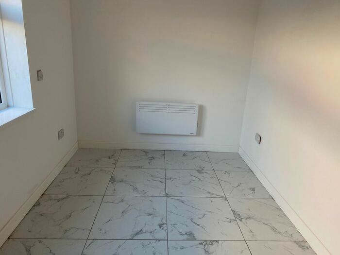 Studio To Rent In Vicarage Road, Oldbury, B68