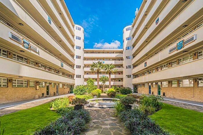 2 Bedroom Flat For Sale In Sheen Road, Richmond, TW9