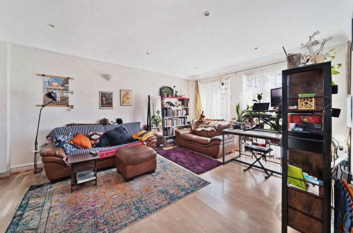 1 Bedroom Flat To Rent In King Georgeiv Court, East Street, London, SE17