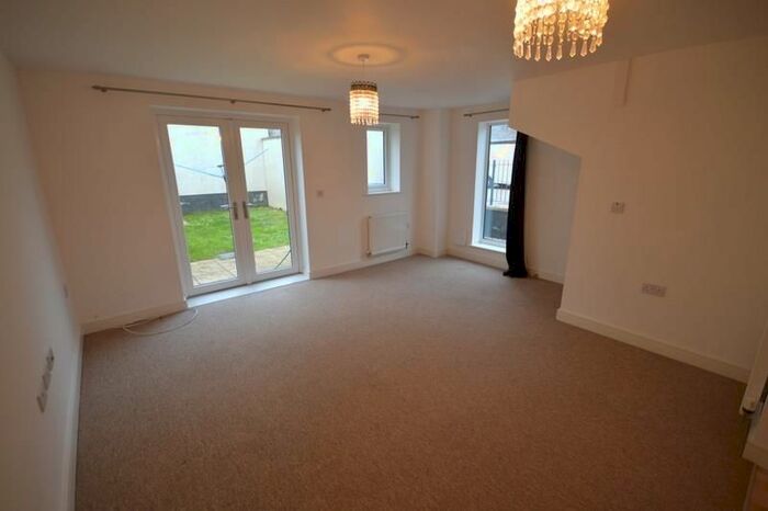 3 Bedroom Property To Rent In Robinsons Avenue, Pool, Redruth TR15