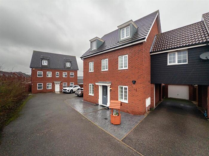 5 Bedroom Detached House For Sale In Peregrine Drive, Stowmarket, IP14