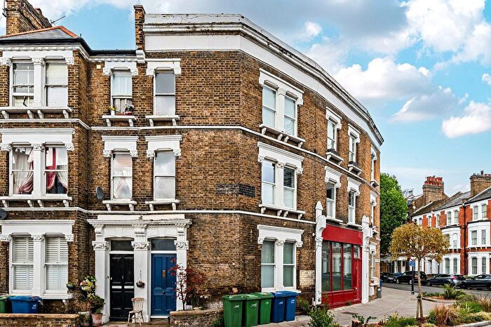 2 Bedroom Flat To Rent In Brook Drive, London, SE11