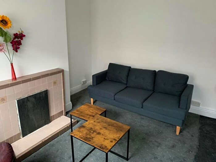 2 Bedroom Terraced House To Rent In Pennington Grove, Leeds, LS6