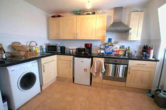 1 Bedroom Flat To Rent In Windlesham Grove, London, SW19