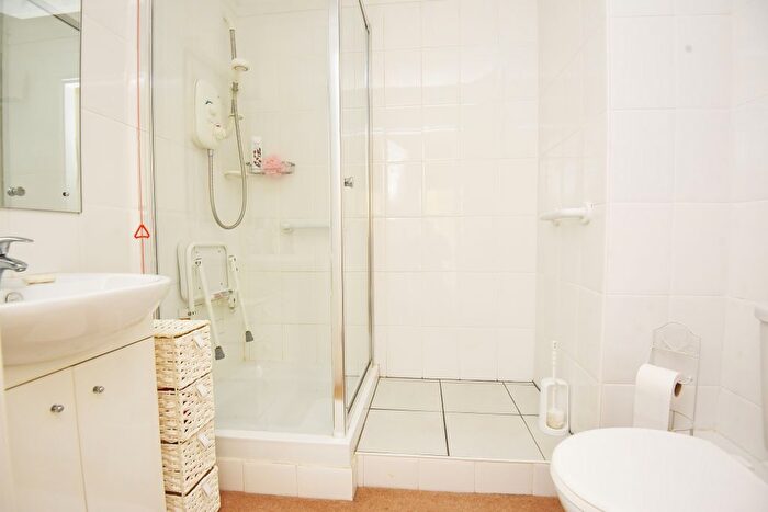 2 Bedroom Flat For Sale In East Parade, Harrogate, HG1