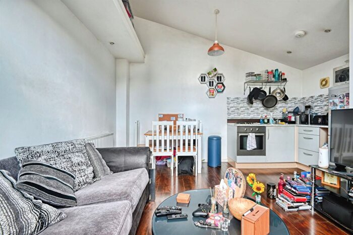 1 Bedroom Flat For Sale In Merlin Way, Birmingham, B35