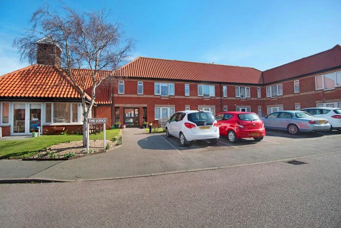 1 Bedroom Flat To Rent In Hall Crescent, Holland-On-Sea, Clacton-On-Sea, CO15
