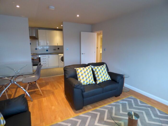 2 Bedroom Flat To Rent In Centurion Lane, London, E3