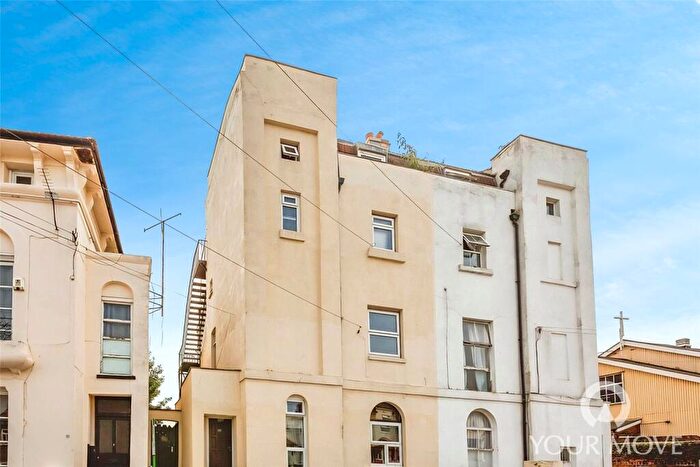 4 Bedroom Maisonette To Rent In Pier Road, Northfleet, Gravesend, Kent, DA11