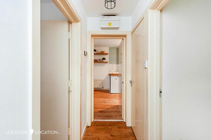 1 Bedroom Flat For Sale In Shacklewell Lane, London, E8