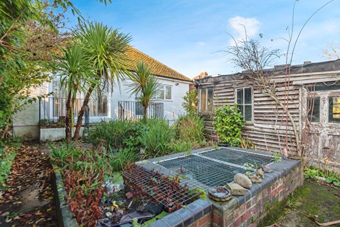 2 Bedroom Bungalow For Sale In Boscombe Road, Worcester Park, KT4