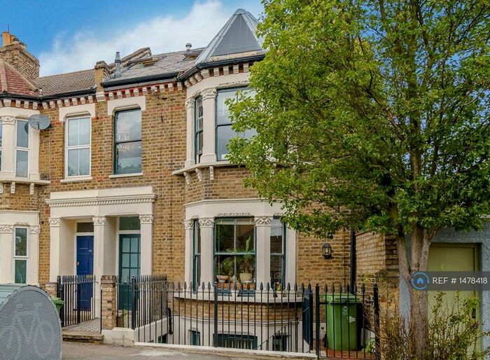 3 Bedroom Flat To Rent In Lyndhurst Grove, London, SE15