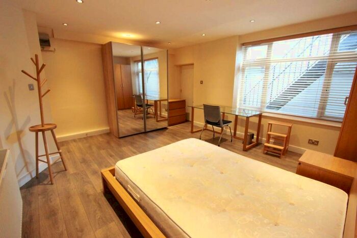 4 Bedroom Flat To Rent In Cleveland Street, London, W1T