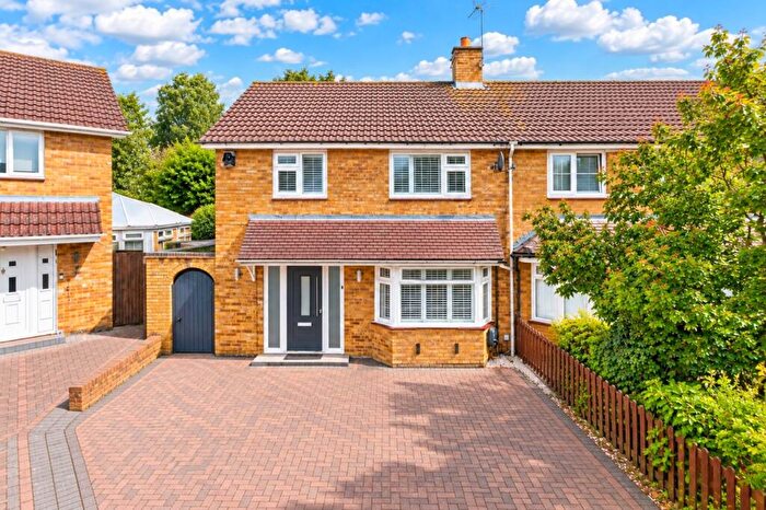 3 Bedroom Semi-Detached House For Sale In Hamilton Close, Bricket Wood, St. Albans, AL2