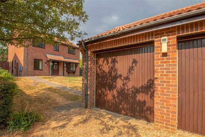 5 Bedroom Detached House To Rent In Sheldon Court, Great Holm, Milton Keynes, MK8