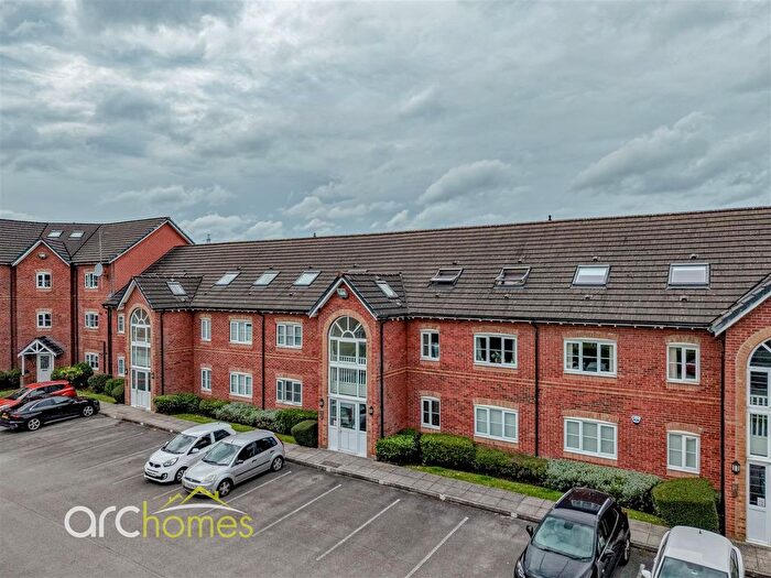 2 Bedroom Flat For Sale In Gadfield Court, Atherton, Manchester, M46