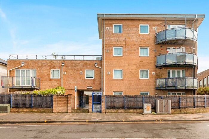 1 Bedroom Flat To Rent In Bell Road, Hounslow, TW3