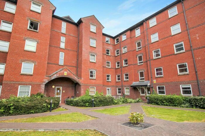 2 Bedroom Apartment To Rent In Melrose Apartments, Hathersage Road, Manchester, M13