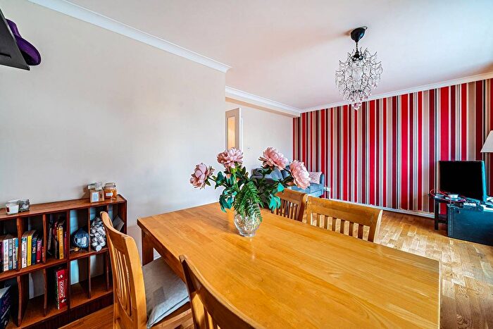 2 Bedroom Flat To Rent In Borrodaile Road, Wandsworth Town, London, SW18
