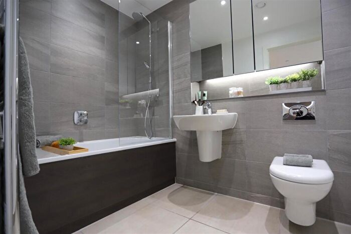 1 Bedroom Apartment To Rent In New Maker Yards, M5