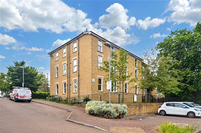 2 Bedroom Flat For Sale In Beulah Hill, London, SE19