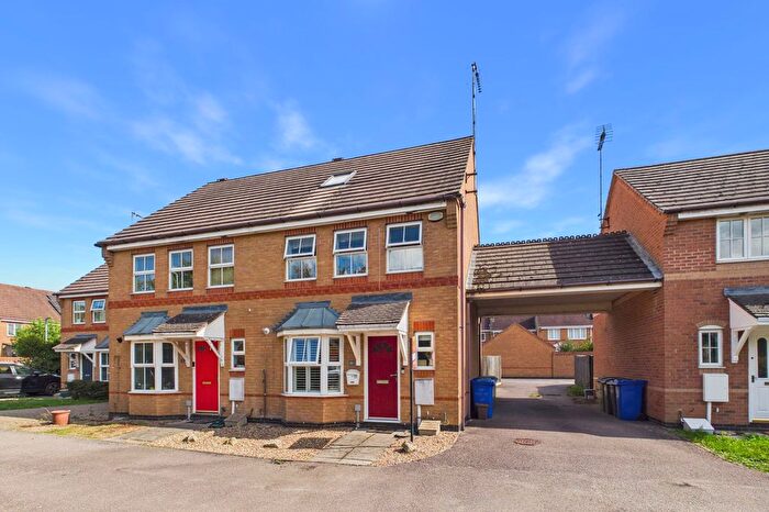 3 Bedroom End Of Terrace House For Sale In Campbell Close, Towcester, NN12