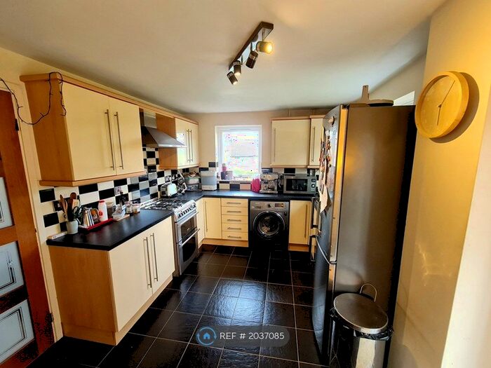3 Bedroom Semi-Detached House To Rent In Hadfield Street, Sheffield, S6