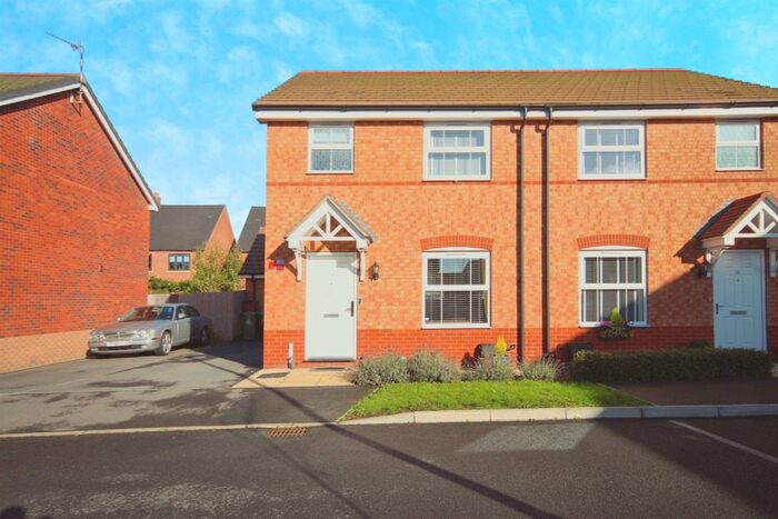 3 Bedroom Semi-Detached House For Sale In Yew Tree Way, Barford, Warwick, CV35