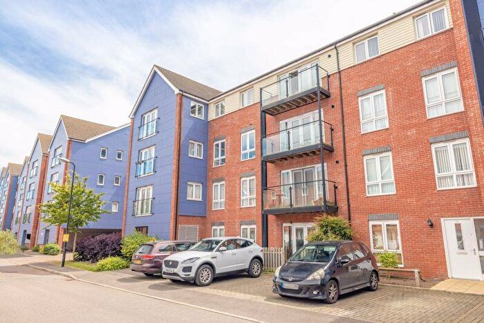 2 Bedroom Flat For Sale In Chadwick Road, Langley, SL3