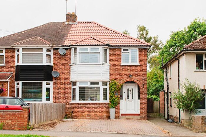 3 Bedroom Semi Detached House For Sale In Sinclair Avenue, Banbury, OX16