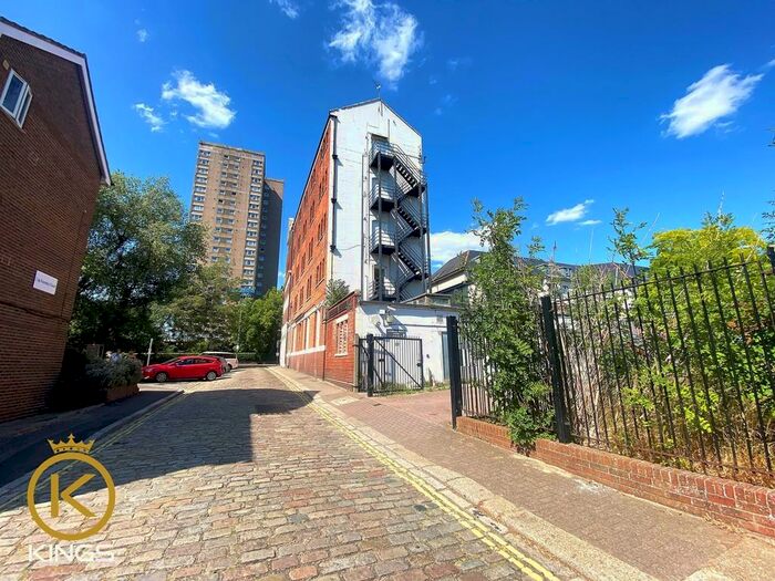 3 Bedroom Flat To Rent In Aylward Street, Portsmouth, PO1