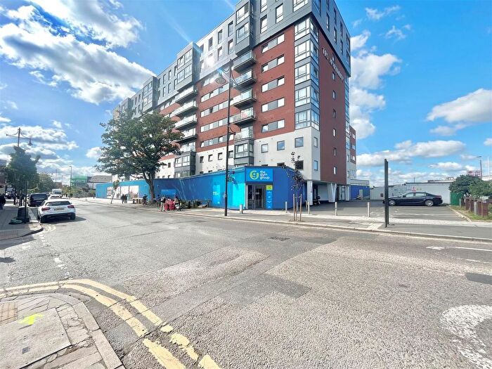 2 Bedroom Flat To Rent In Trs Apartments, The Green, Southall, UB2