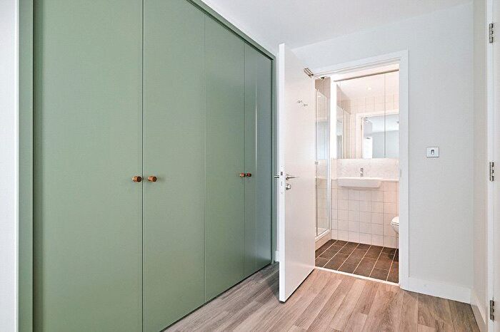 2 Bedroom Flat To Rent In Alameda, W Olympic Way, HA9