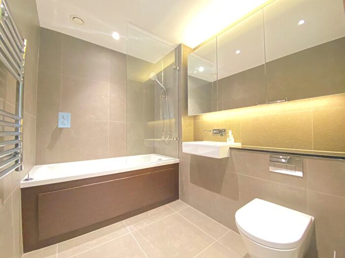 2 Bedroom Flat To Rent In Devan Grove, London, N4